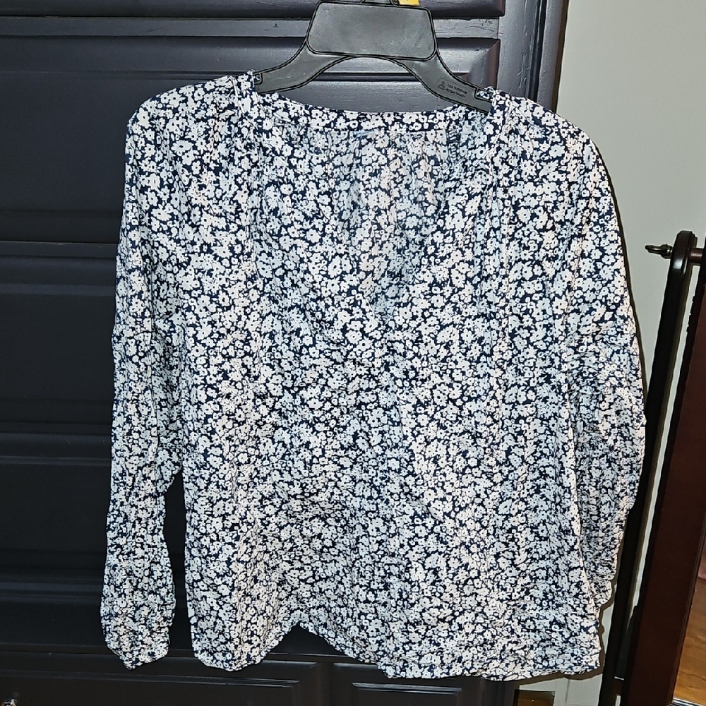 Cotton Floral Navy & White Women's Medium Top/blouse With Puff Sleeves